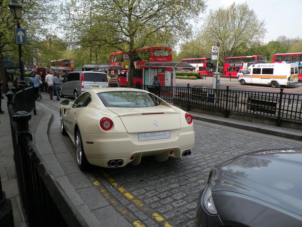  Ferrari blanc crême